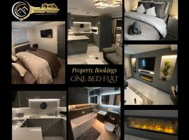 Beautiful modern cosy central apartment / sleeps 4: Reading, Reading College yakınında bir otel