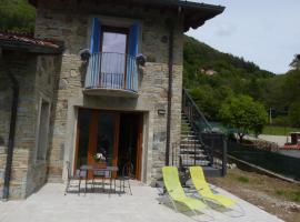 Giardino tra i laghi, hotel com piscina em San Fedele Intelvi
