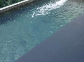 Town House Villa with Private Swimming Pool, cottage in Cyberjaya
