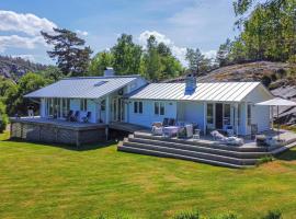 3 Bedroom Gorgeous Home In Tjörn, hotel v destinaci Knöde