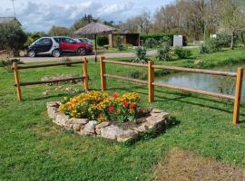 Tiny House, hotel with parking in Fleury-sur-Loire