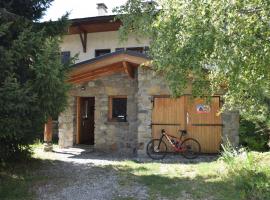Chalet L Olan 15p Emplacement exceptionnel grand terrain, cabin in Les Deux Alpes