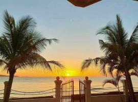 Negros Haven Seaside Resort, resort i Camanjac
