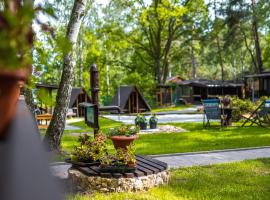 Kemp Ahooj、ドクシの駐車場付きホテル