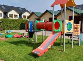 Błękitna Fala Domki Letniskowe – hotel w Sarbinowie