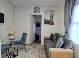 Stylish and Spacious 1 Bedroom Kensal Green Tube 1A