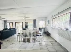 Meet U at the Beach Family Home Umzumbe