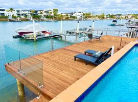 Luxury waterfront holiday home on the Sunshine Coast, отель в городе Parrearra