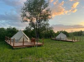 Deleni Retreat - Glamping, kamp s luksuznim šatorima u gradu 'Buzău'