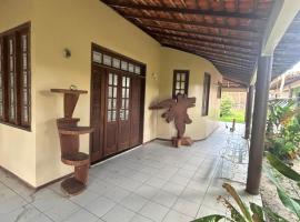 Sítio Raposa: Iguaíba şehrinde bir otoparklı otel
