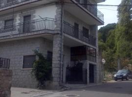 Casa Belen I y II, alojamento para férias em Madroñal