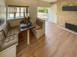 Cozy Home In Noordscheschut With Wifi, luxury hotel in Noordscheschut