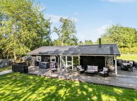 4 Bedroom Beautiful Home In Gilleleje, hotel v destinaci Gilleleje