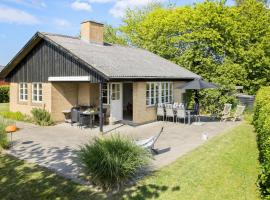 3 Bedroom Awesome Home In Brenderup Fyn, ξενοδοχείο σε Skovs-Højrup