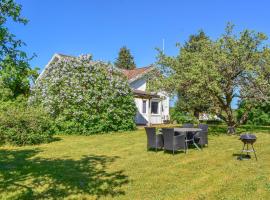 Gorgeous Home In Listerby With Kitchen, hotel v mestu Listerby