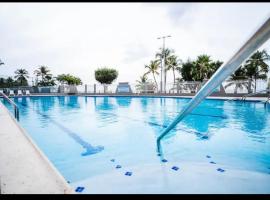 Downtown Beachfront Isla Verde Luxury Apartment, hotel v destinaci San Juan