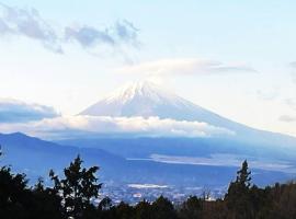 世界文化遺産の富士山を望むログハウス、函南町のホテル