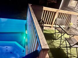 Modern Vac Home, private Hot tub, close to airport, hotel em Dieppe