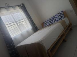 Giana’s stays with pool, bed & breakfast a Mombasa