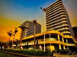 Platinum Coast Hotel and condominium, lacný hotel 