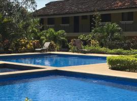 Sweet Dreams Apartment 1, 8 mins from Playa Coco, Costa Rica, отель в Коко