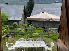 Rincón de Bachatos Casa Rural, country house in Piedrafita de Jaca