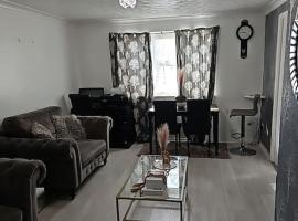 Spacious two bedrooms，位于达格纳姆的酒店