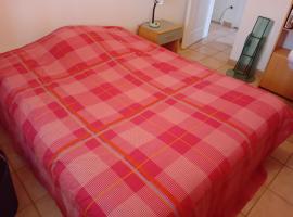 une Chambre meublé chez habitant, hôtel à Roézé-sur-Sarthe