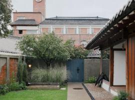 Stay kkachi #center of Hanok village, hotel v destinaci Čondžu