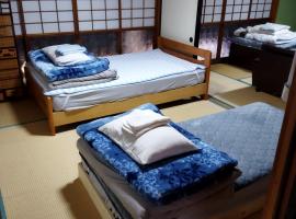Private Room in Japanese Vintage House 民家の一室 2 Beds, Smoke Free, Free Parking Good to Travel for Tashiro Cats Island no1, hi&scaron;nim ljubljenčkom prijazen hotel v mestu Ishinomaki
