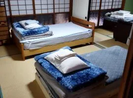 Private Room in Japanese Vintage House 民家の一室 Smoke Free, Free Parking Good to Travel for Tashiro Cats Island no1