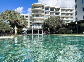 Privately Owned Hotel Room in Beachside Resort - Sleeps 4, apartmen di Marcoola
