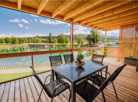 DELUXE Lake View Mobile Homes with Thermal Riviera Tickets, ξενοδοχείο κοντά σε Catez Thermal Spa, Catez ob Savi