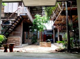 Baan Mali Lampang Homestay, casa de campo em Lampang