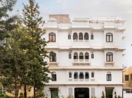 Chandra Vilas Heritage stay, hotel near Saheliyon Ki bari, Udaipur