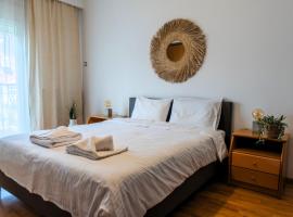 Florina House - Spacious with 2 Bedrooms and mountain view, semesterboende i Florina