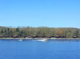 Sakin Lakefront Lodge at Pine Lake