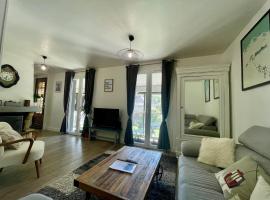 Bel Appartement dans résidence cheminée /Jardin, hotel in Luz-Saint-Sauveur