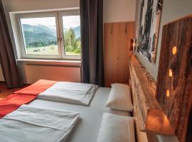 Hahnenkamm Hostel – hotel w mieście Reutte