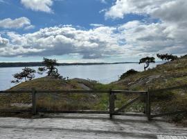 Seaside Bliss for Families: Home Away from Home، فيلا في Stavsnäs