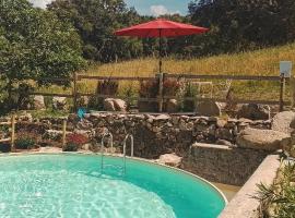 Eco Lodge nella natura Con Piscina privata "La Grande Quercia", hotel in Calangianus