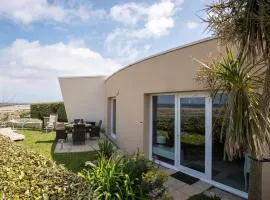 Apartment Les Pieds dans l'eau by Interhome