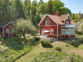 Holiday Home Idyllen - VML115 by Interhome، بيت عطلات في Skinnskatteberg