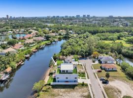 Unique 3-storey Home with Beautiful Lake View, vakantiewoning in Deerfield Beach