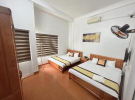 Sao 555 Hotel - Nhà nghỉ tiện nghi, giá rẻ – hotel z parkingiem w mieście Đảo Cô Tô