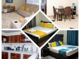 Exquisite 2BR Ensuite Apartment close to Rupa Mall, Mediheal Hospital, and St Lukes Hospital, feriebolig i Eldoret