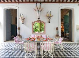 Maison Twenty Six by LuxUnlock Private Villas, vakantiewoning in Puducherry