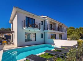 New villa with pool, sea view, close to a beautiful beach - By TRAVELER tourist agency Krk - ID 2407, Hotel in Krk