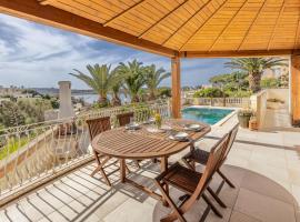 Azure Dream: Lux 4-Bed Villa with Pool, Sea View & Garage – domek wiejski w mieście Mellieħa