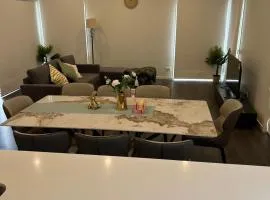 KozyGuru Greenvale 5 Bedroom Holiday Home
